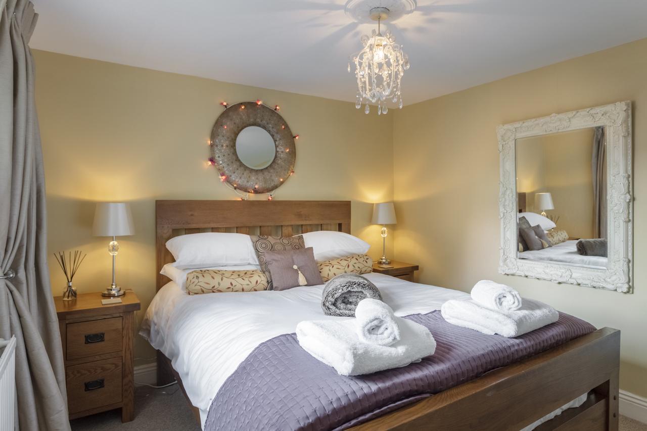 Portland Place Apartment *