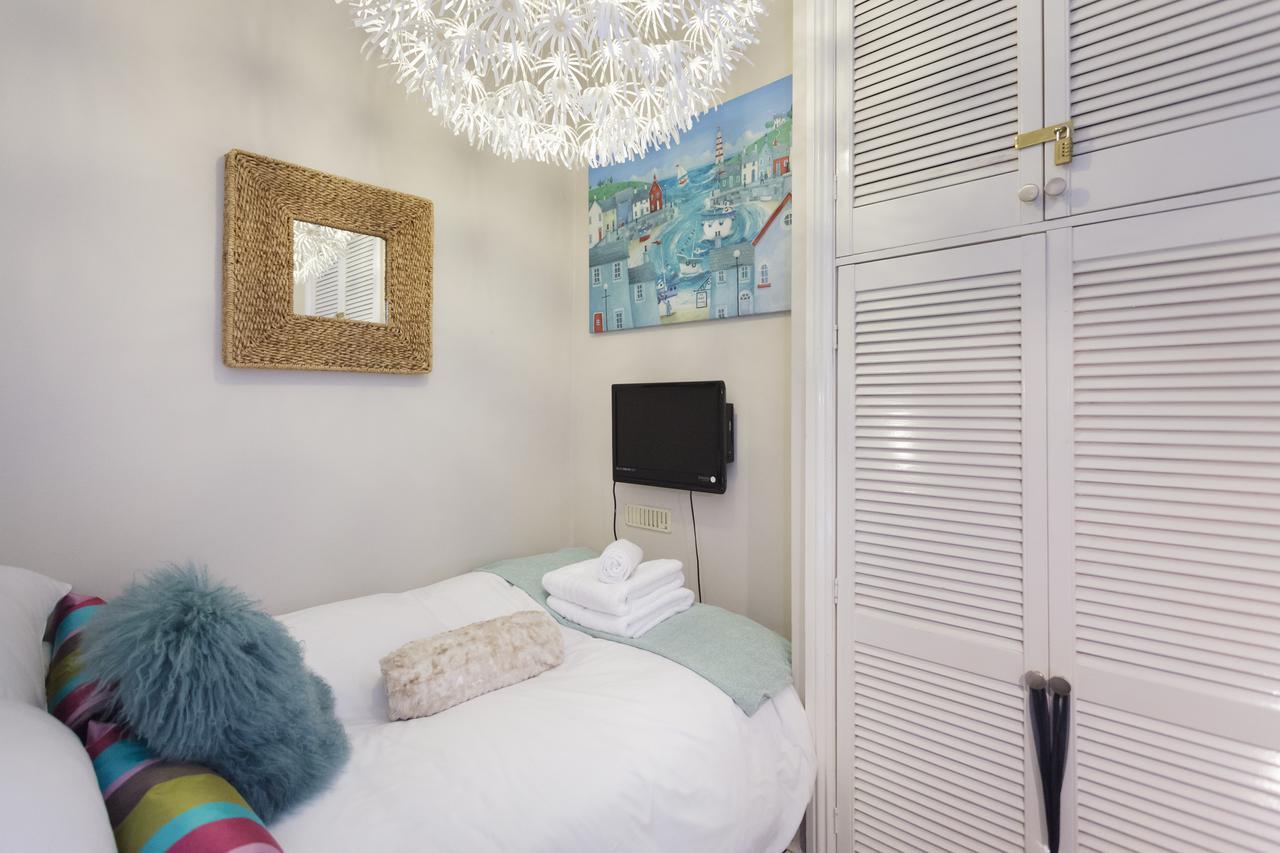 Portland Place Apartment *